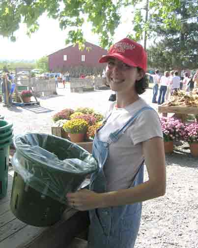 Erin helps people find the apples they are looking to pick