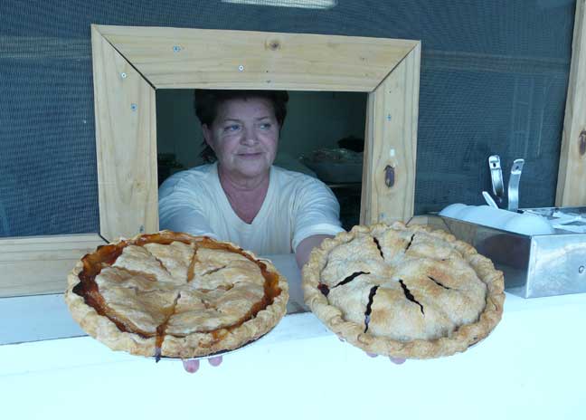 peach and blackberry pies